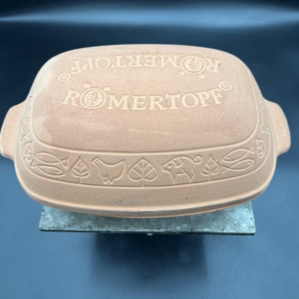 Vintage Romertopf 110 Clay Baker Roaster Terra Cotta Reco Fish Chicken Motif 12"